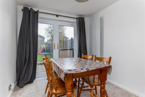 1 Fairwater Crescent, Alcester, B49 6QX