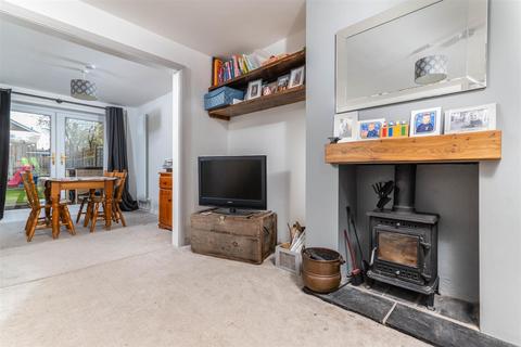 1 Fairwater Crescent, Alcester, B49 6QX
