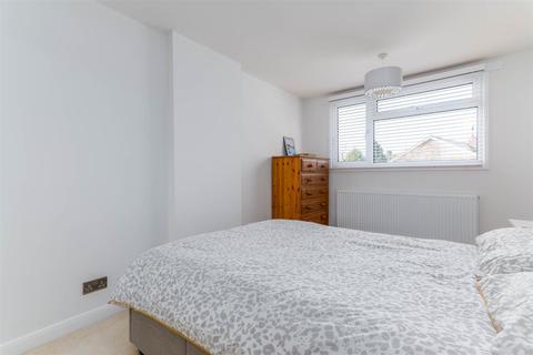 1 Fairwater Crescent, Alcester, B49 6QX