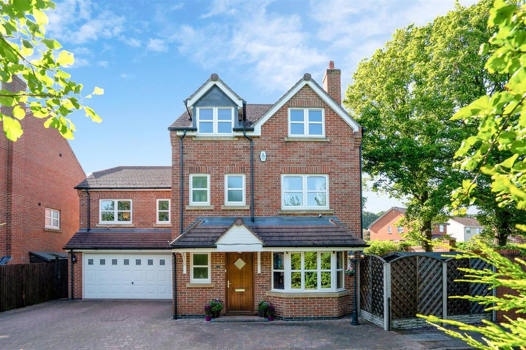 Prudden Close, Redditch 5 bed detached house £450,000