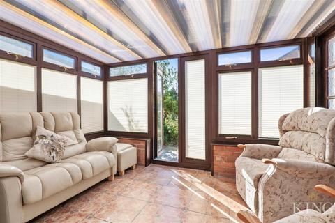 3 Lansdowne Road, Studley, B80 7RB