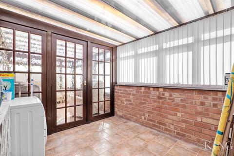 3 Lansdowne Road, Studley, B80 7RB