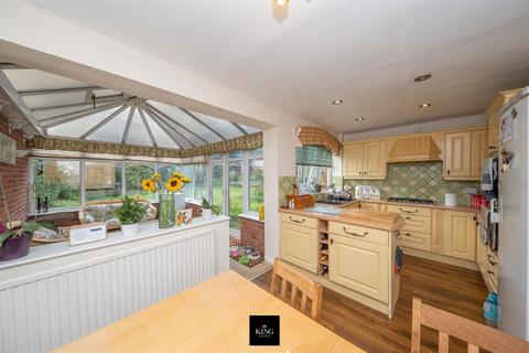2 Gunners Lane, Studley, B80 7LX