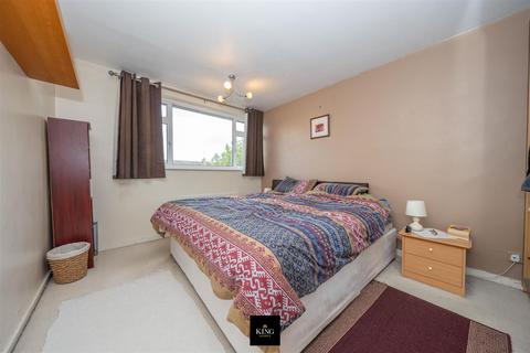 2 Gunners Lane, Studley, B80 7LX