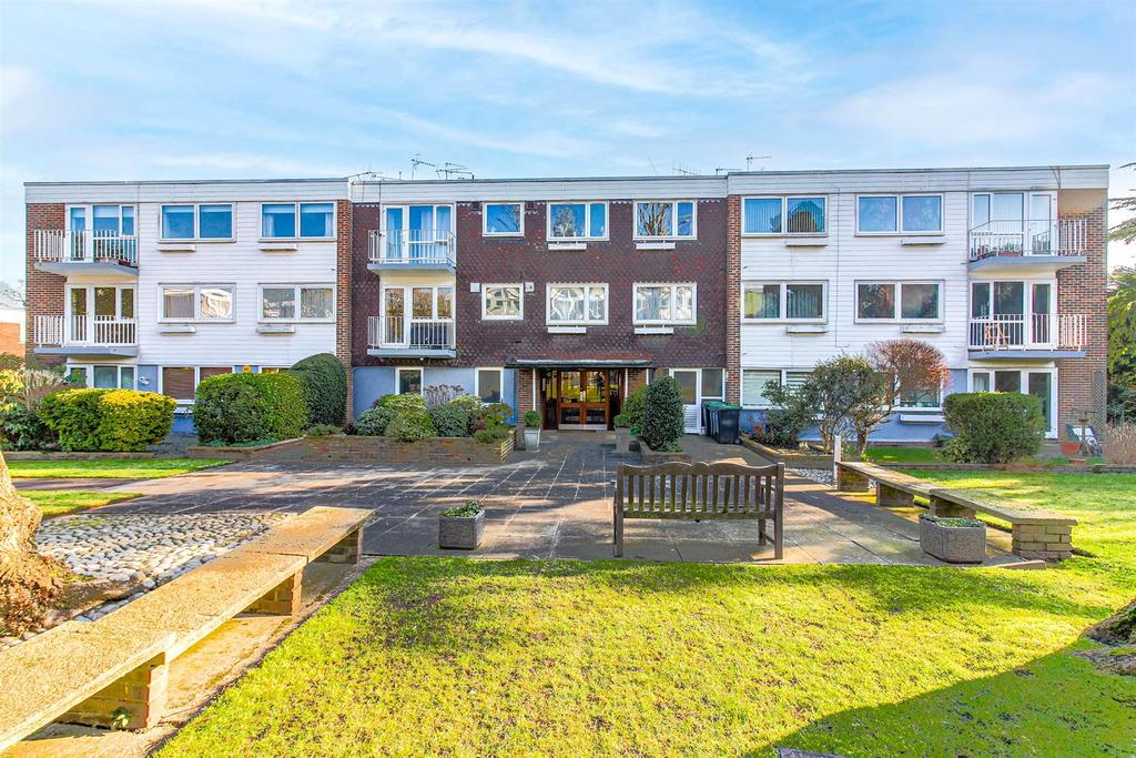 Greenhill, Buckhurst Hill 2 bed property £1,600 pcm (£369 pw)