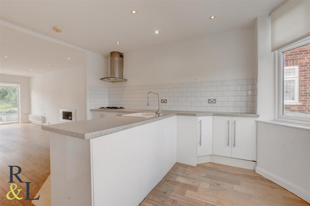 Harrow Road West Bridgford Nottingham 3 bed detached house £1,575 pcm
