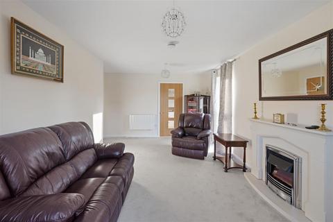 2 bedroom apartment for sale - Deans Park Court, Kingsway, Stafford, Staffordshire, ST16 1GD