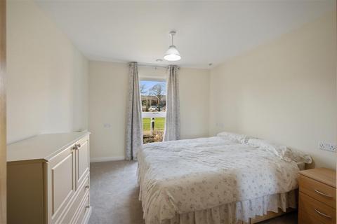 2 bedroom apartment for sale - Deans Park Court, Kingsway, Stafford, Staffordshire, ST16 1GD