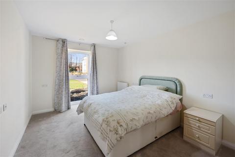 2 bedroom apartment for sale - Deans Park Court, Kingsway, Stafford, Staffordshire, ST16 1GD