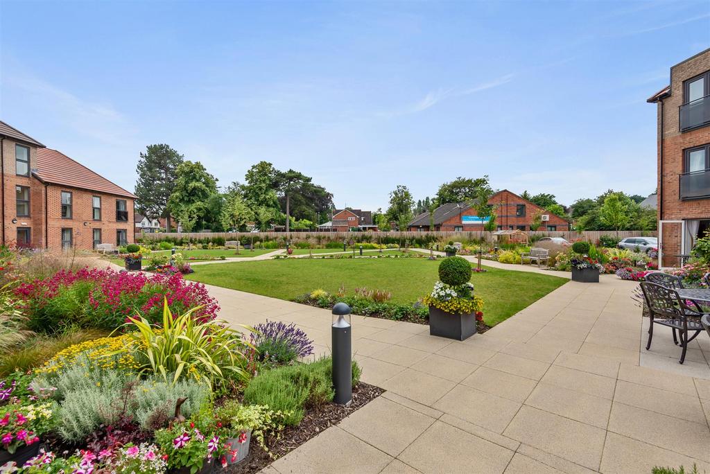 Deans Park Court