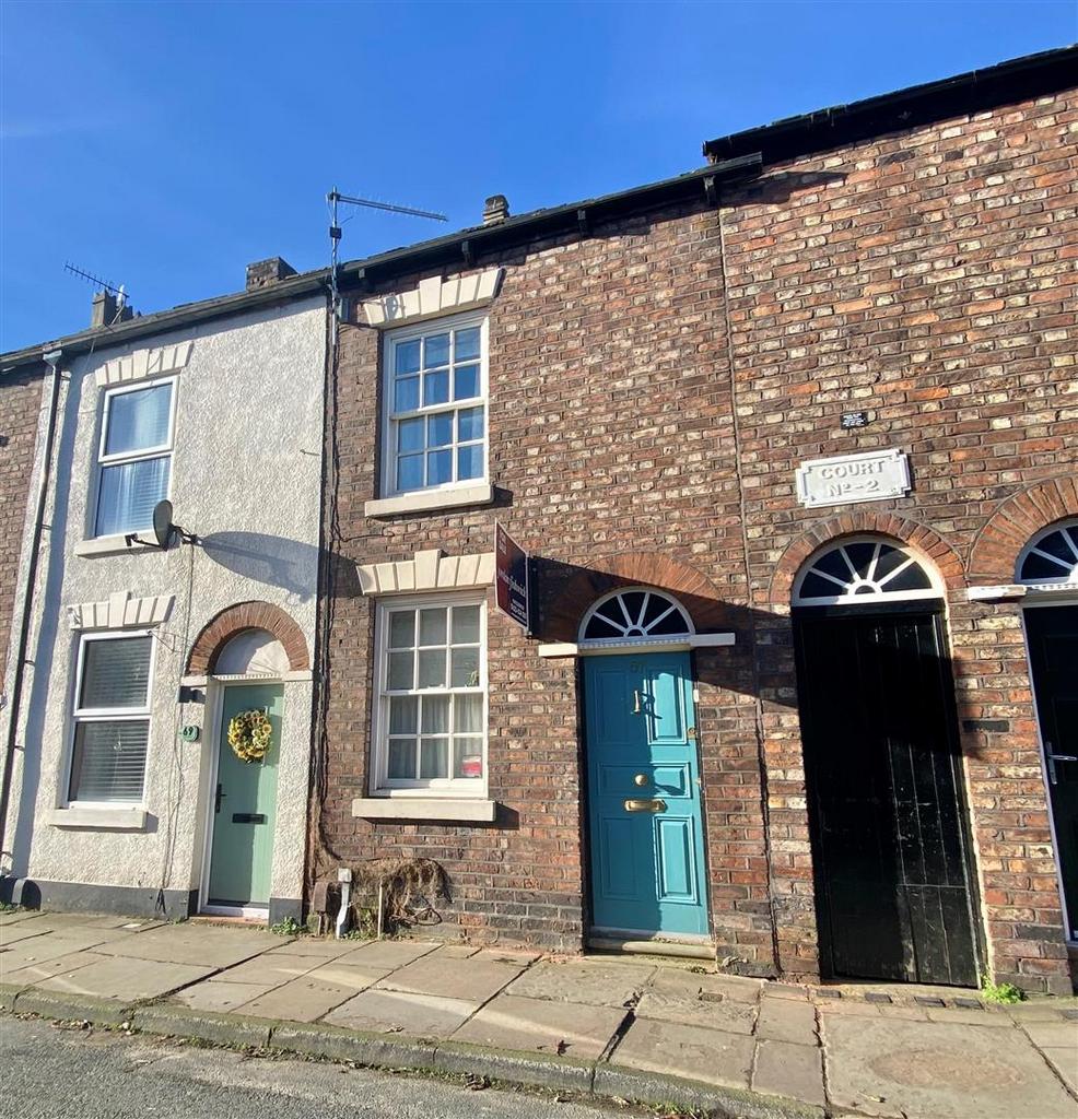 High Street, Macclesfield 2 bed terraced house £200,000