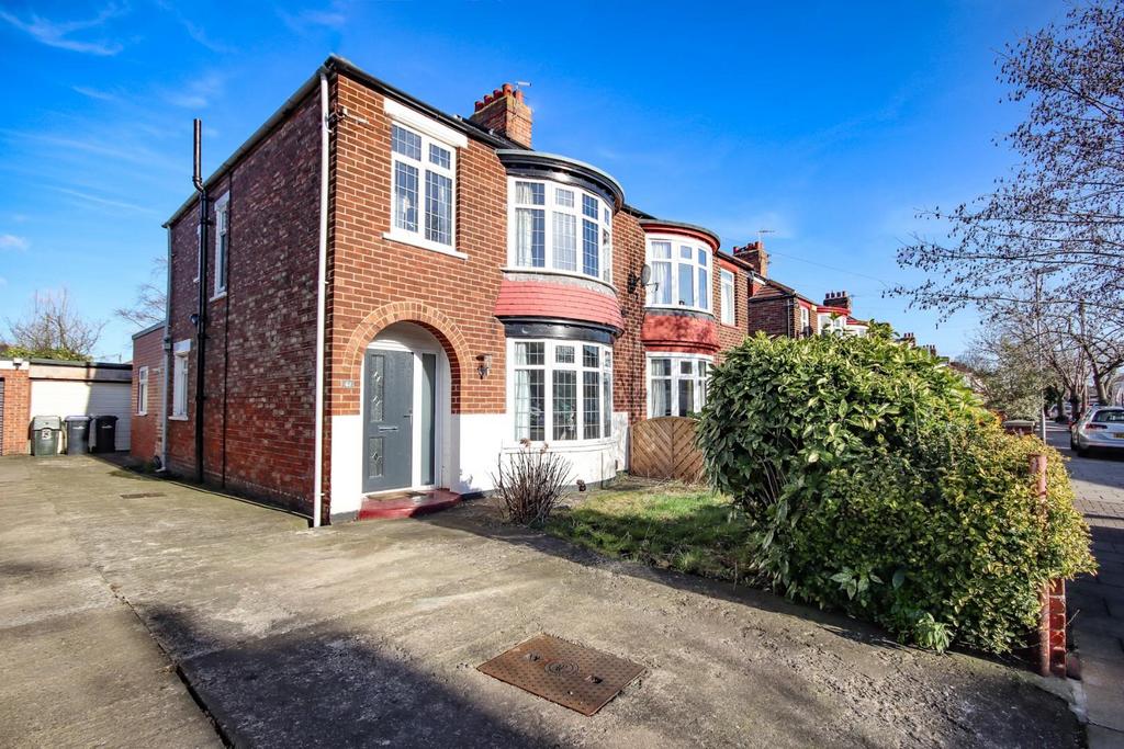 Chalford Oaks, Acklam, Middlesbrough... 3 bed semidetached house £200,000