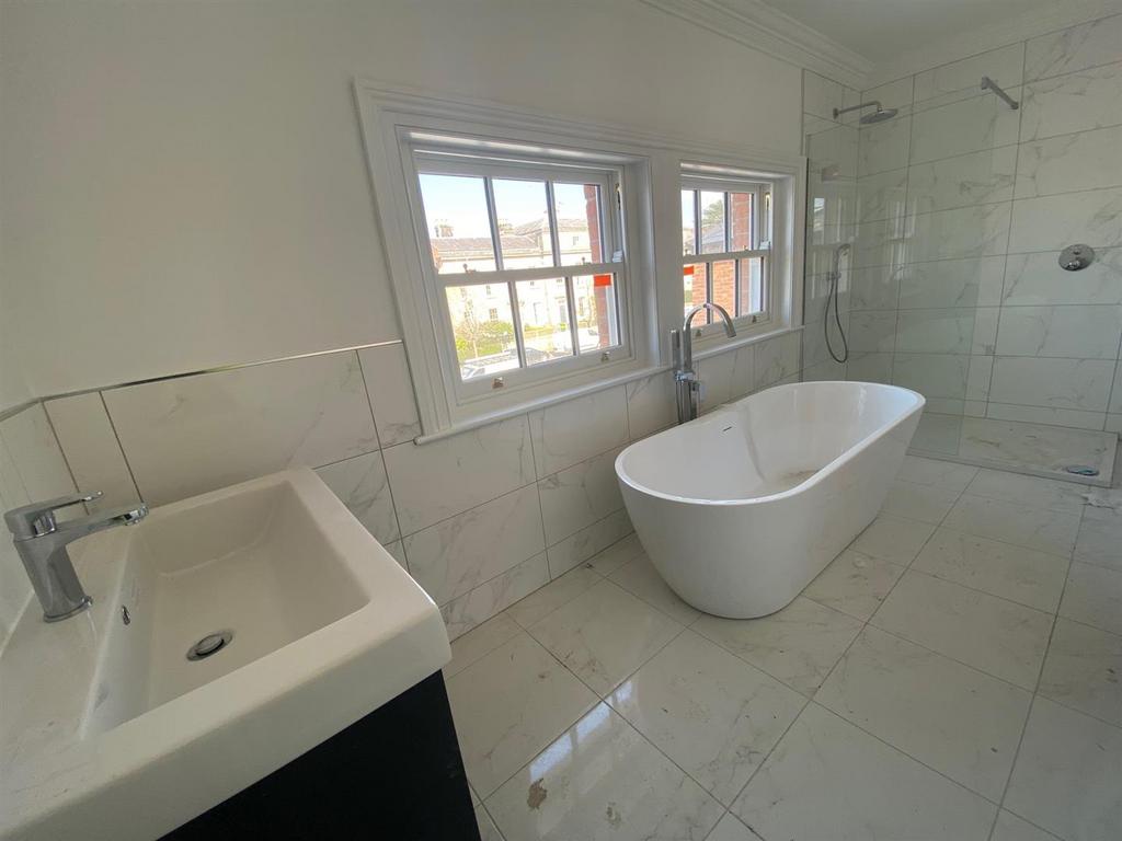 Main bathroom