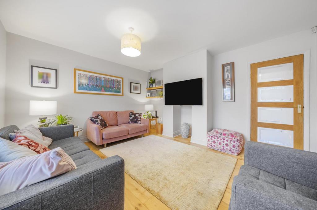 Sussex Avenue, Horsforth, LS18 2 bed terraced house £300,000