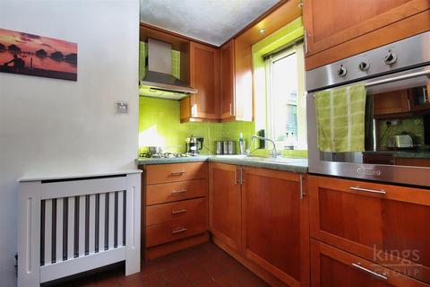 3 bedroom semi-detached house for sale - Burleigh Road, Hertford