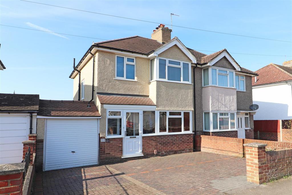 Shirley Avenue, Redhill 3 bed semidetached house £485,000