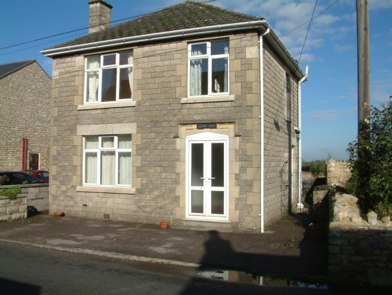 North Road, Timsbury, Bath 2 bed detached house £900 pcm (£208 pw)
