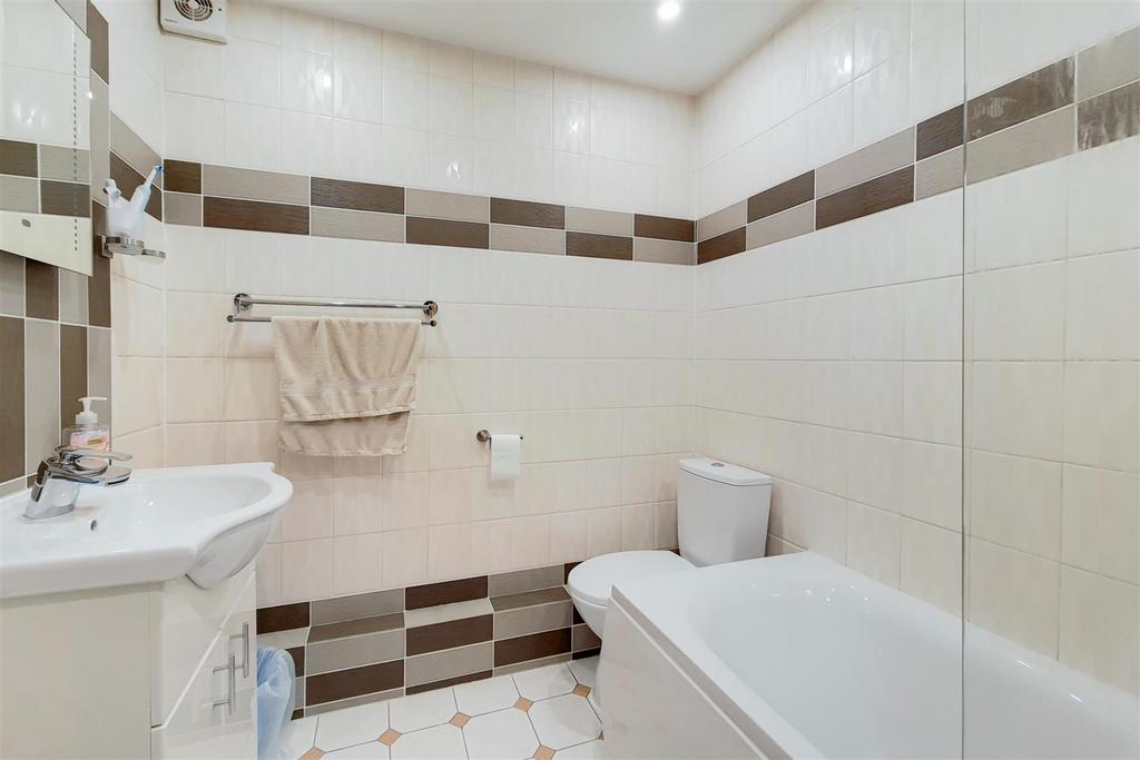 7 Bathroom-0.jpg