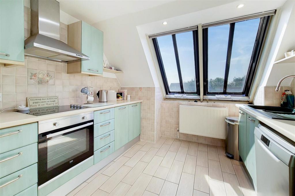 6 Kitchen-0.jpg
