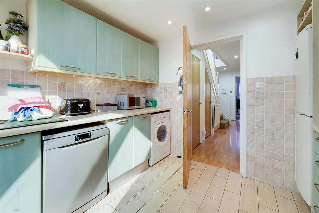 6 Kitchen-1.jpg