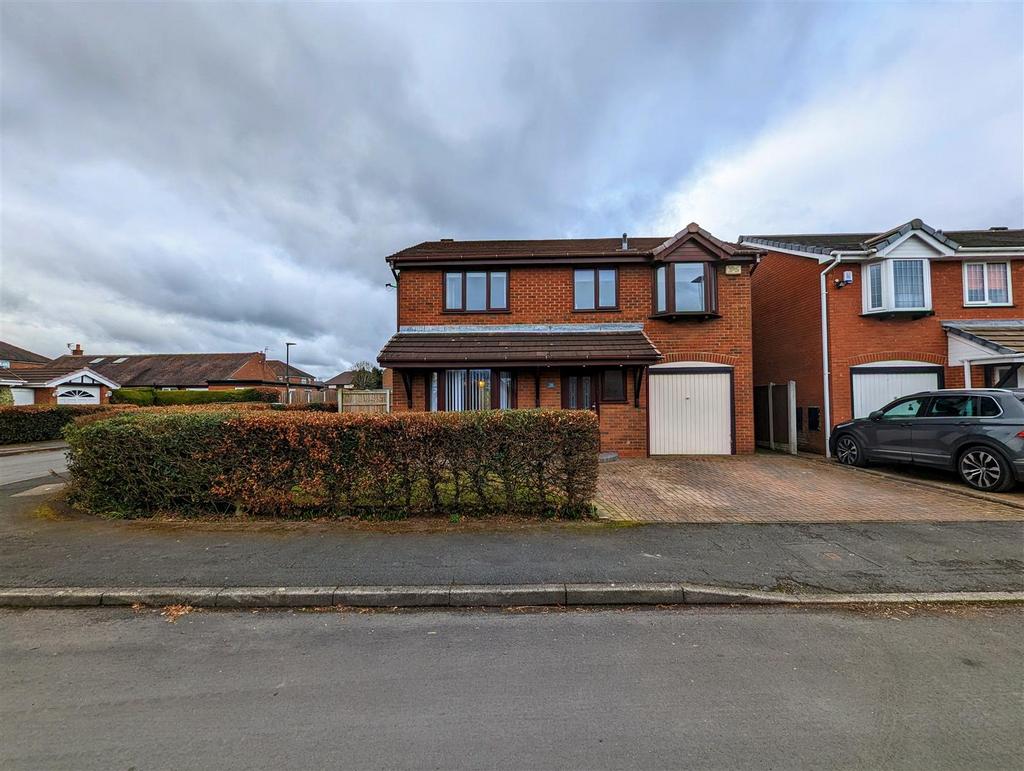 Beechfield Drive, Leigh 4 bed detached house for sale £385,000