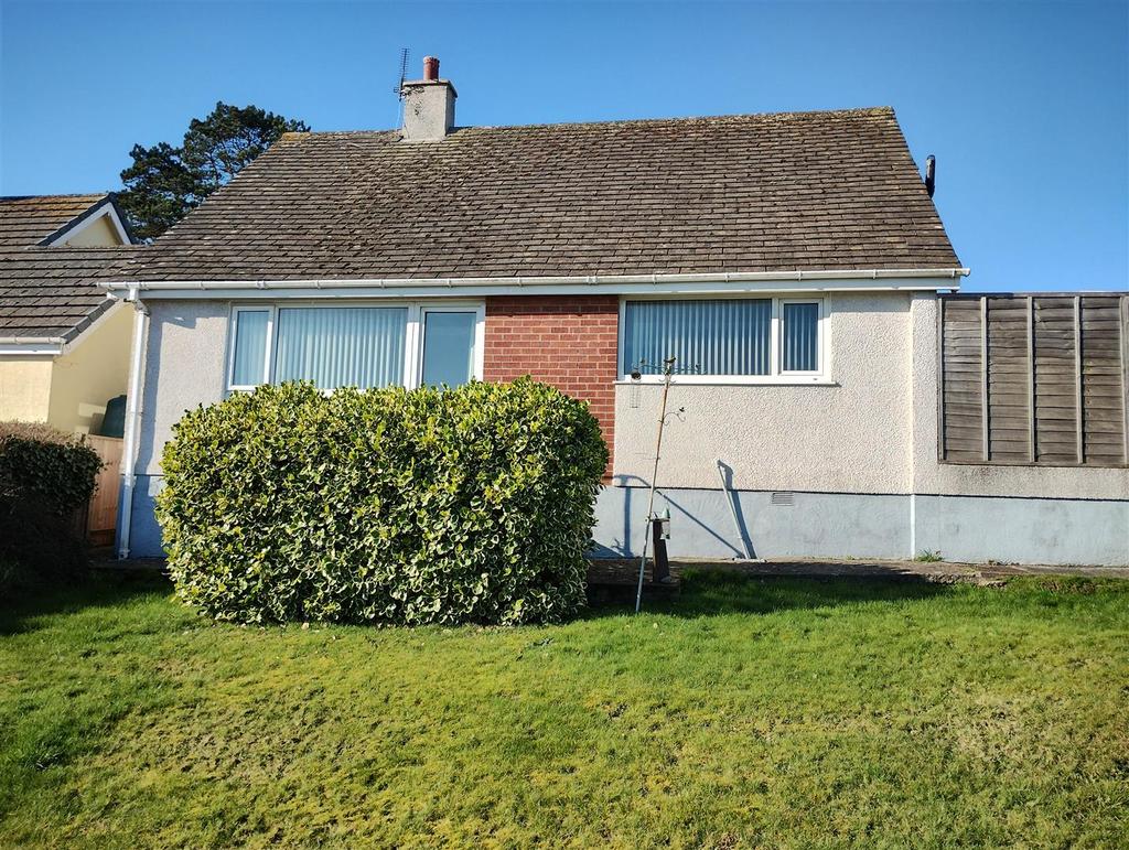 Bryn Siriol, Benllech 3 bed detached bungalow for sale £279,950