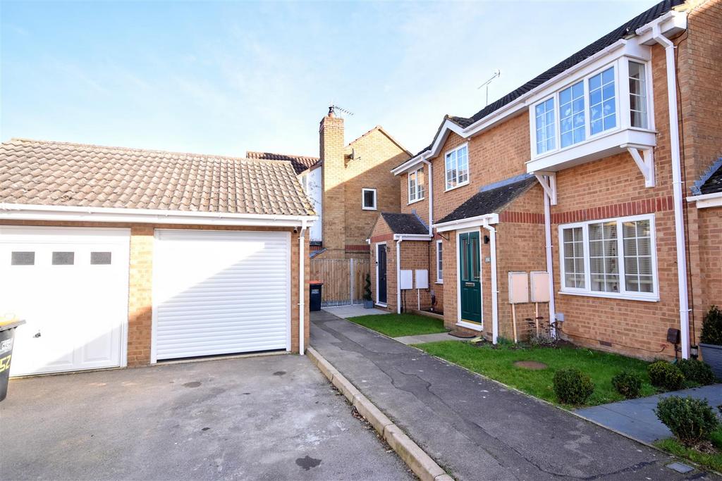 Marley Fields, Leighton Buzzard 3 bed end of terrace house £345,000
