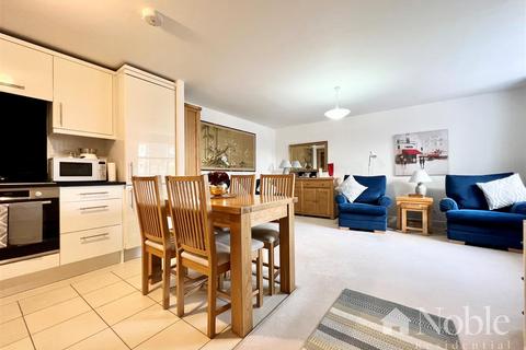 2 bedroom flat for sale - Ongar Road, Brentwood
