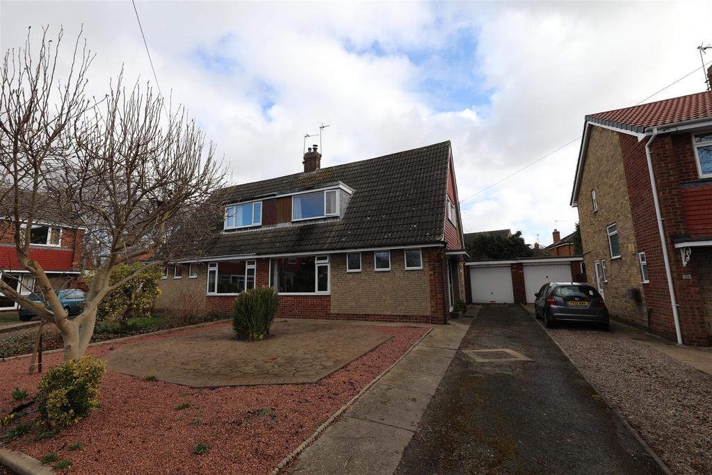 Beechdale, Cottingham 3 bed semidetached house £240,000