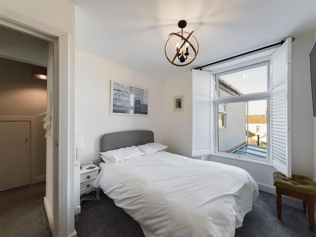 Bed2.jpg