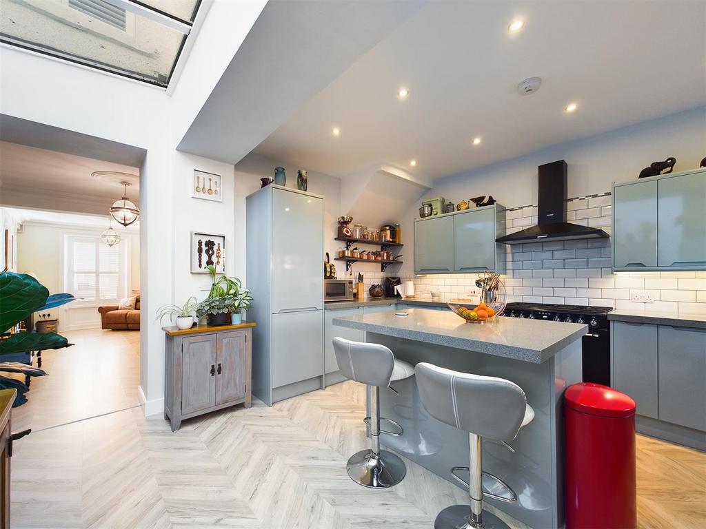 Kitchen1.jpg