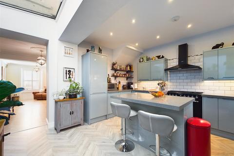 50 Brynmor Road, Llanelli, SA15 2TG