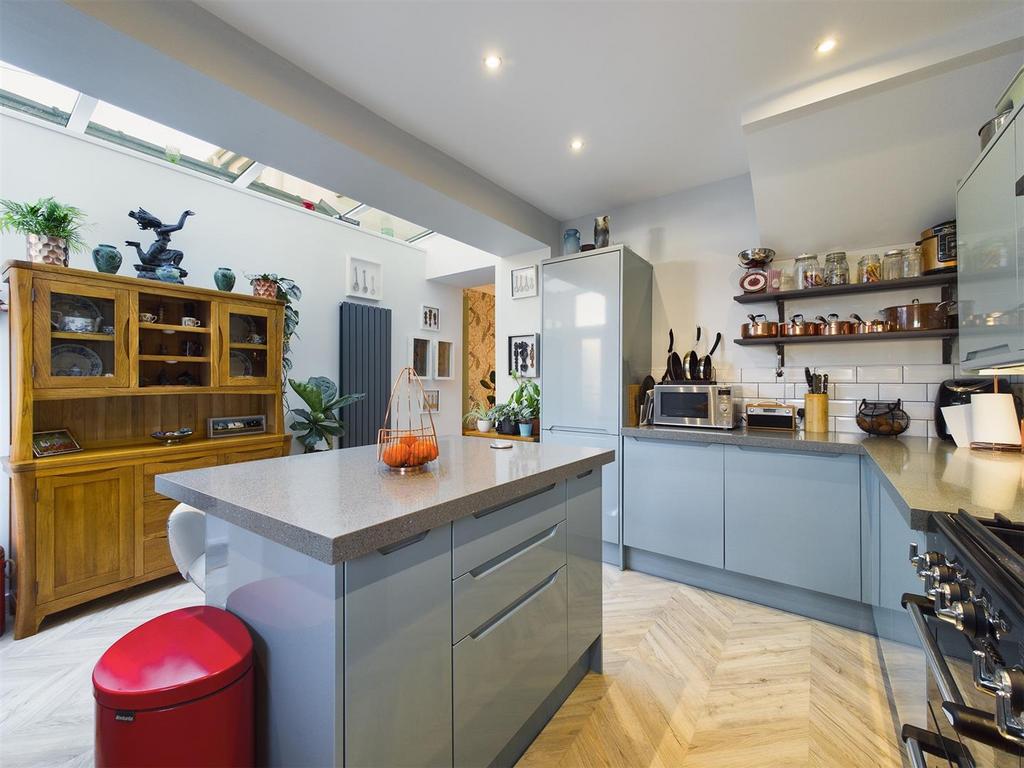 Kitchen2.jpg