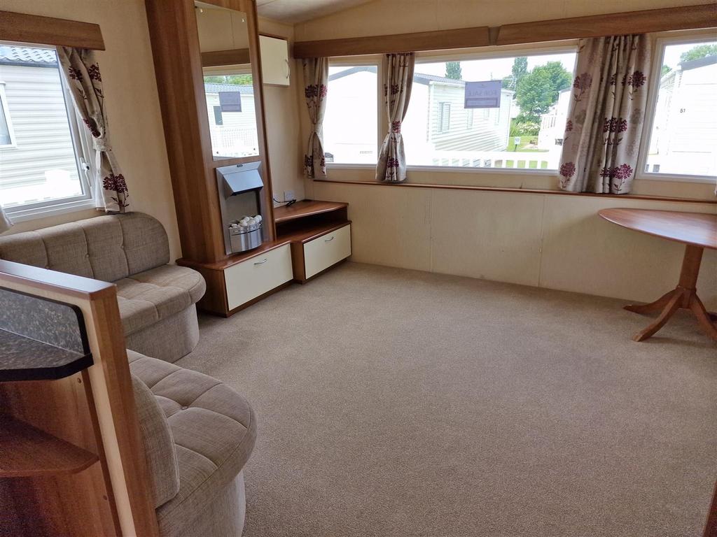 Mallard Lake | South Cerney 3 bed park home - £25,000