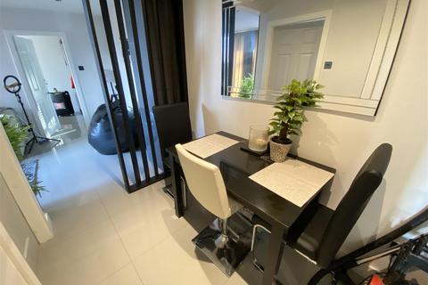 2 bedroom apartment for sale, The Paddock, Handforth, Wilmslow