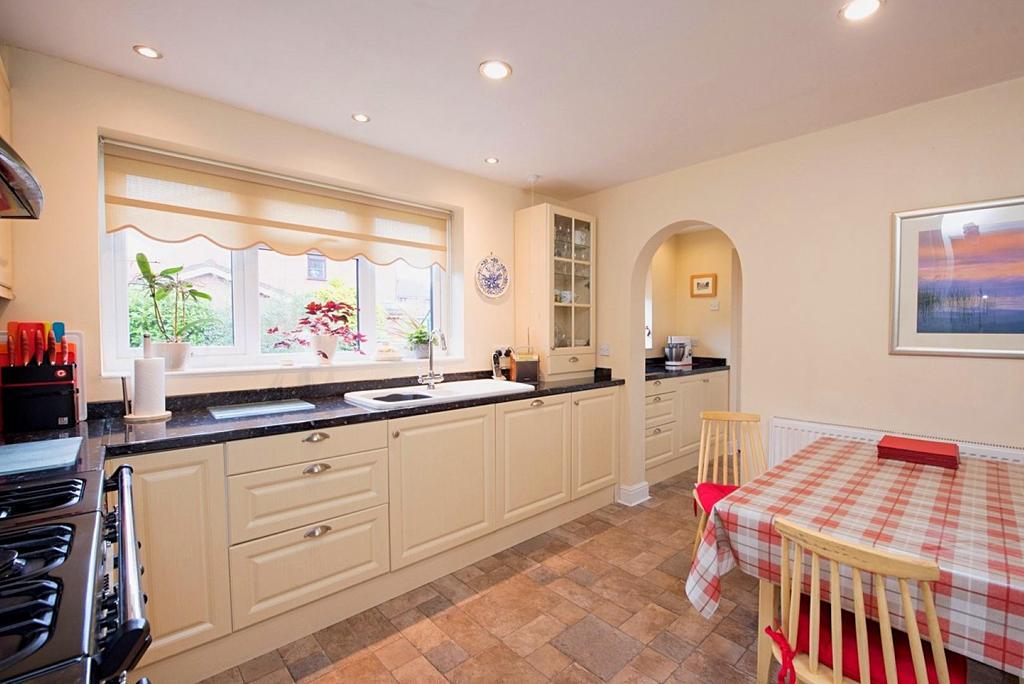 Thistle Down Close, Streetly, Sutton... 4 bed detached house £585,000