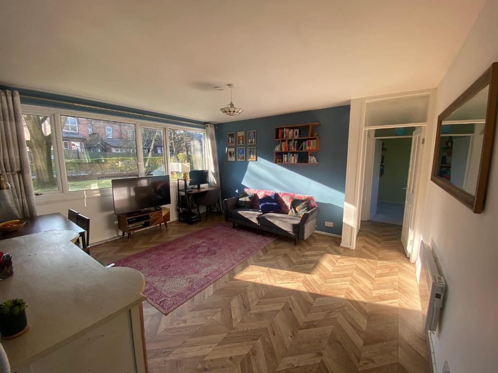Brankgate Court, Lapwing Lane 2 bed flat £225,000