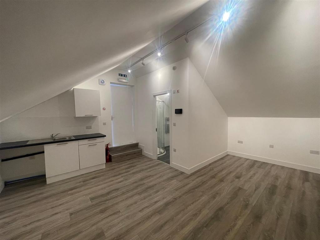 Westborough Road, Southend Studio £1,000 pcm (£231 pw)