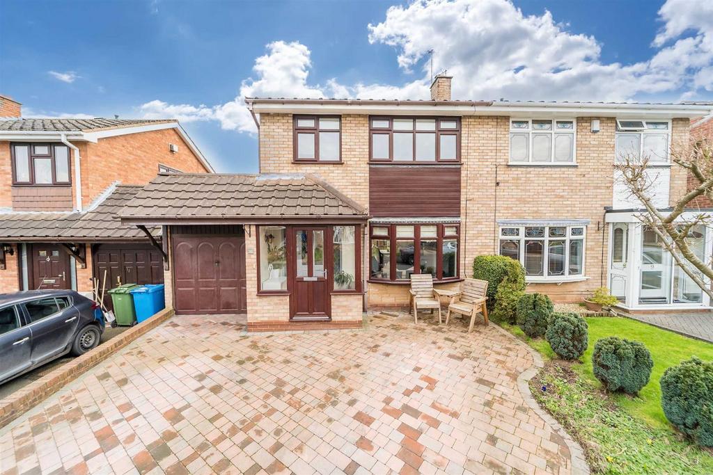 11 Sherborne Gardens, Codsall... 3 bed semidetached house £289,950
