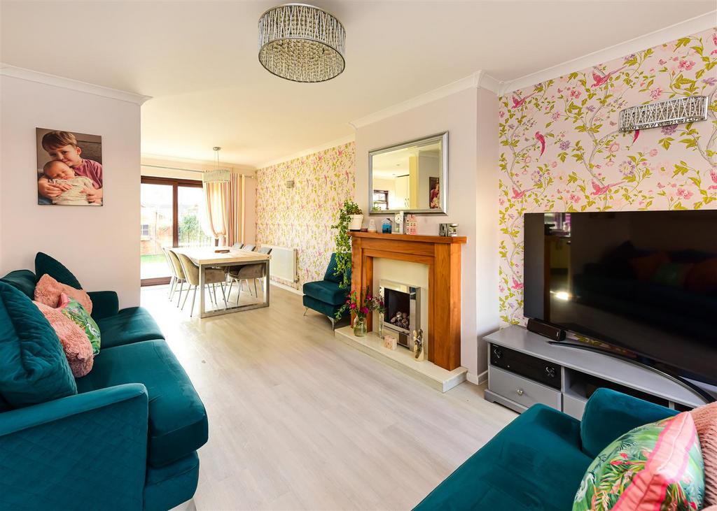 11 Sherborne Gardens, Codsall... 3 bed semidetached house £289,950