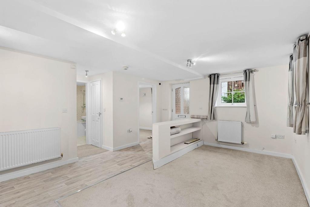 Goodwin Gardens, Lower Leys, Evesham 2 bed flat £100,000