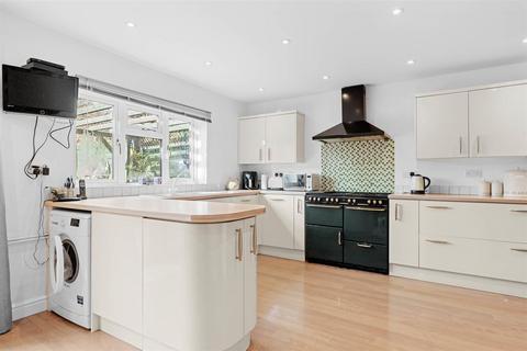 52 Pitchers Hill, Wickhamford, Evesham, WR11 7RT