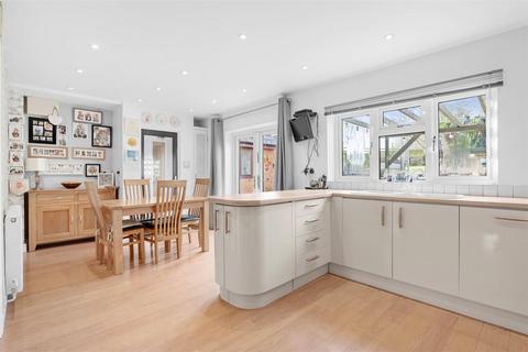 52 Pitchers Hill, Wickhamford, Evesham, WR11 7RT