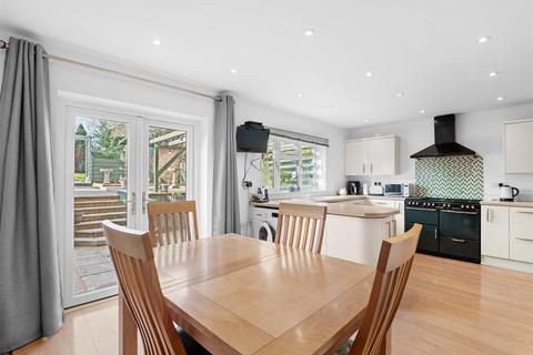 52 Pitchers Hill, Wickhamford, Evesham, WR11 7RT