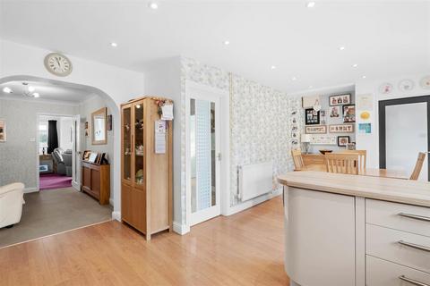 52 Pitchers Hill, Wickhamford, Evesham, WR11 7RT