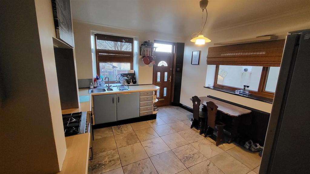 Beighton Road, Woodhouse, Sheffield 2 bed semidetached house £750