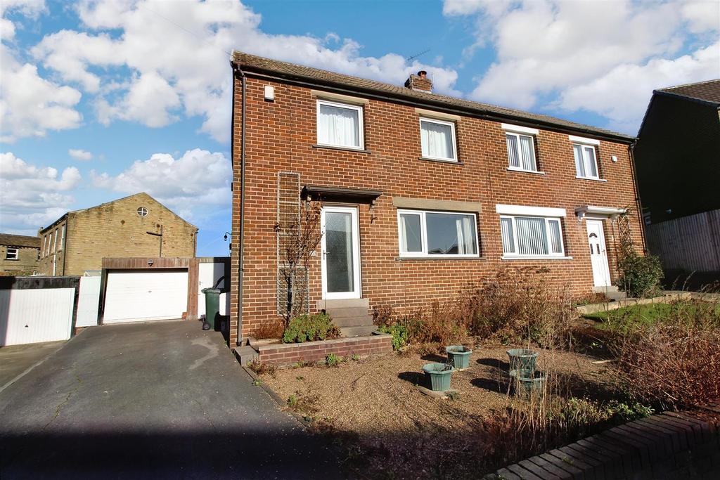 Highgate Avenue, Lepton, Huddersfield, HD8 0EE 2 bed semidetached house for sale £180,000