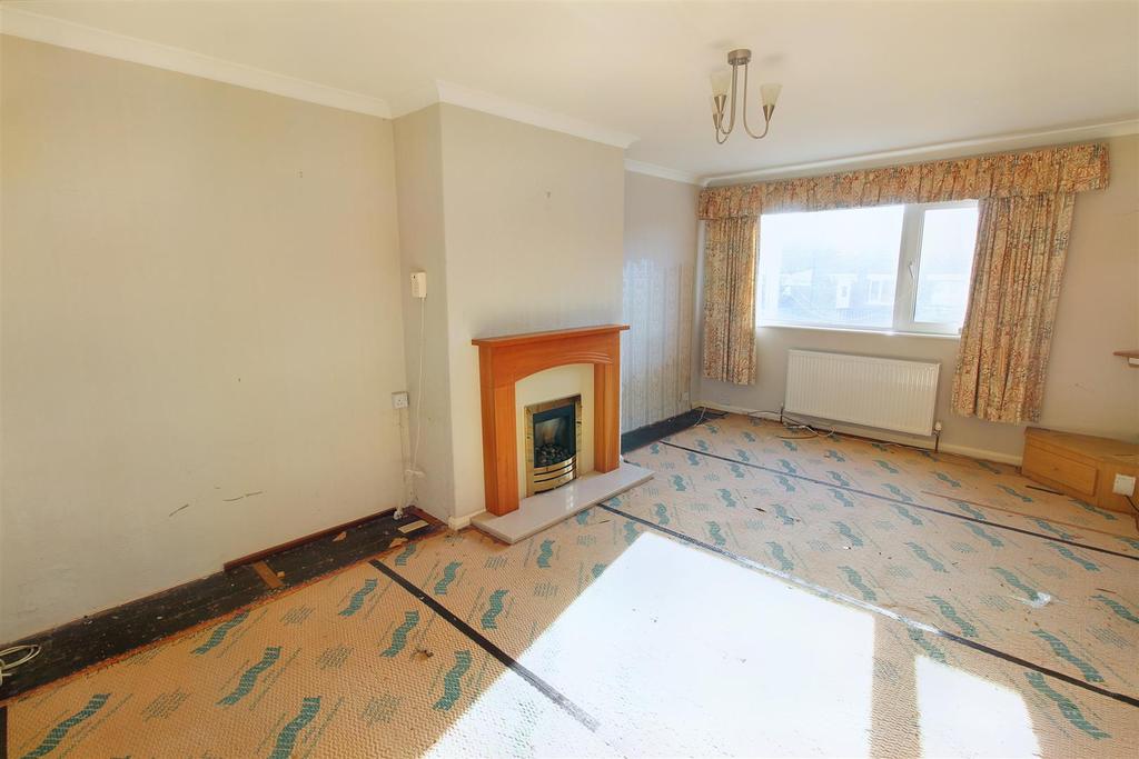 Highgate Avenue, Lepton, Huddersfield, HD8 0EE 2 bed semidetached
