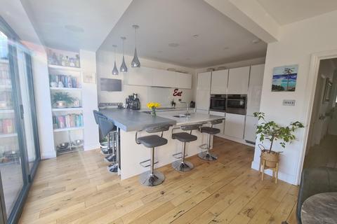 14 Westcroft Road, Carshalton, SM5 2TG