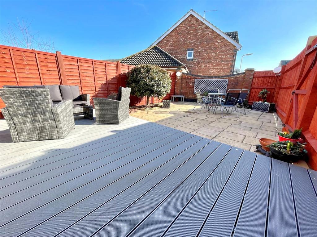 Rosemary Gardens, Whiteley 2 bed end of terrace house £310,000